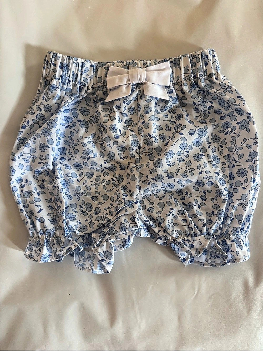 The Beaufort Bonnet Company Bloomers Floral in White & Blue Size 6 NWT